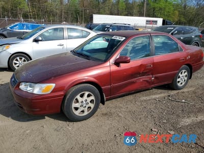 2000 TOYOTA CAMRY LE JT2BG28K2Y0421583 - główne zdjęcie licytacji z USA - miniatura