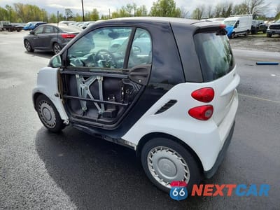 Drugie zdjęcie samochodu z przodu: 2013 SMART FORTWO PURE VIN:WMEEJ3BA9DK680406 - miniatura