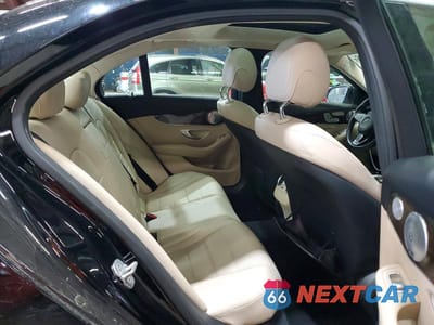 Zdjęcie 10 z 12 samochodu: 2015 MERCEDES-BENZ C 300 4MATIC VIN:55SWF4KB6FU040462 - miniatura