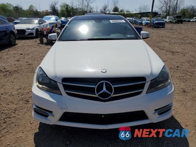 Piąte zdjęcie samochodu w środku: 2014 MERCEDES-BENZ C 250 VIN:WDDGJ4HB3EG195833 - miniatura