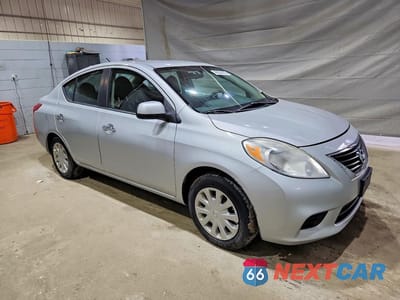 Czwarte zdjęcie samochodu z boku: 2012 NISSAN VERSA 1.6 S VIN:3N1CN7AP2CL860737 - miniatura