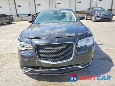 Piąte zdjęcie samochodu w środku: 2015 CHRYSLER 300 LIMITED VIN:2C3CCAAG7FH807873 - miniatura
