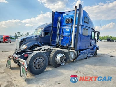 Czwarte zdjęcie samochodu z boku: 2022 VOLVO VNL SEMI TRUCK VIN:4V4NC9EH8NN303803 - miniatura