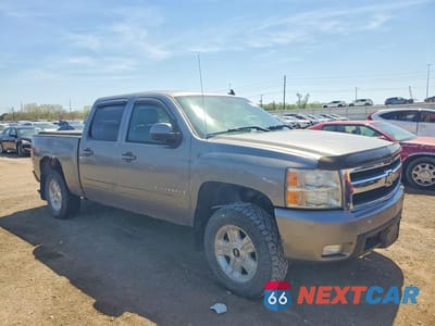 Czwarte zdjęcie samochodu z boku: 2008 CHEVROLET SILVERADO K1500 VIN:2GCEK133281123861 - miniatura