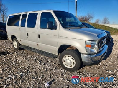 Czwarte zdjęcie samochodu z boku: 2008 FORD ECONOLINE E350 SUPER DUTY WAGON VIN:1FBNE31L78DA53174 - miniatura