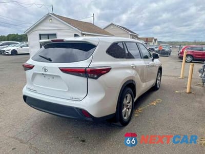 Trzecie zdjęcie samochodu z tyłu: 2023 TOYOTA HIGHLANDER LE VIN:5TDKDRBH1PS005722 - miniatura
