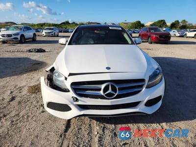 Piąte zdjęcie samochodu w środku: 2016 MERCEDES-BENZ C 300 VIN:WDDWF4JB2GR140823 - miniatura