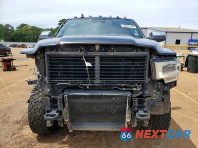 Piąte zdjęcie samochodu w środku: 2019 RAM 3500 LARAMIE VIN:3C63RRML9KG536852 - miniatura