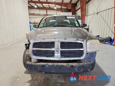 Piąte zdjęcie samochodu w środku: 2005 DODGE DAKOTA QUAD SLT VIN:1D7HE48N25S165920 - miniatura