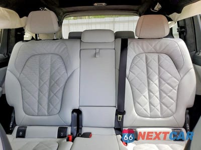 Zdjęcie 10 z 13 samochodu: 2025 BMW X7 XDRIVE40I VIN:5UX23EM08S9Z90447 - miniatura