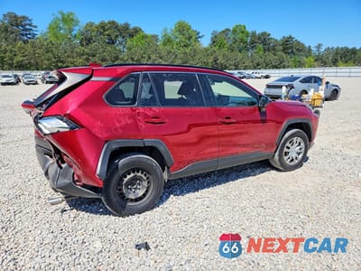 Trzecie zdjęcie samochodu z tyłu: 2021 TOYOTA RAV4 LE VIN:JTMH1RFV5MD069188 - miniatura