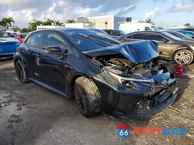 Czwarte zdjęcie samochodu z boku: 2024 TOYOTA GR COROLLA PREMIUM VIN:JTNABAAE3RA014119 - miniatura