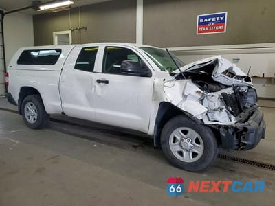 Czwarte zdjęcie samochodu z boku: 2017 TOYOTA TUNDRA SR VIN:5TFUM5F14HX069456 - miniatura