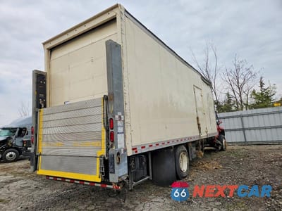Czwarte zdjęcie samochodu z boku: 2018 FREIGHTLINER BUSINESS CLASS M2 REFRIGERATED BOX TRUCK VIN:3ALACXFEXJDJS9657 - miniatura