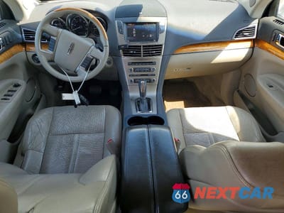 Zdjęcie 8 z 13 samochodu: 2011 LINCOLN MKT VIN:2LMHJ5ATXBBJ54769 - miniatura