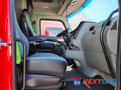 Piąte zdjęcie samochodu w środku: 2020 KENWORTH T680 SEMI TRUCK VIN:1XKYDP9X9LJ290791 - miniatura