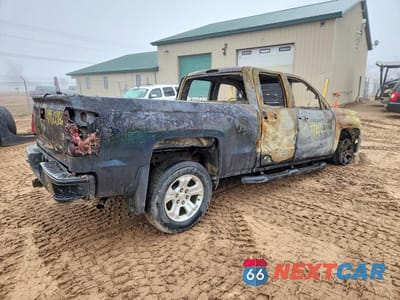 Trzecie zdjęcie samochodu z tyłu: 2018 CHEVROLET SILVERADO K1500 LT VIN:2GCVKREC6J1113092 - miniatura