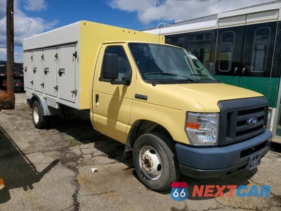 Czwarte zdjęcie samochodu z boku: 2019 FORD ECONOLINE E450 SUPER DUTY CUTAWAY VAN VIN:1FDXE4FS1KDC52265 - miniatura