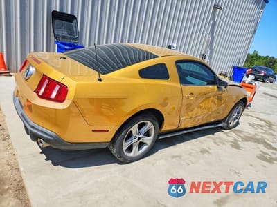 Trzecie zdjęcie samochodu z tyłu: 2010 FORD MUSTANG VIN:1ZVBP8AN5A5104708 - miniatura