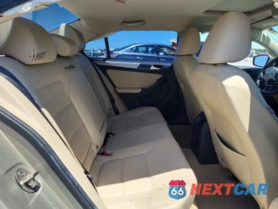Zdjęcie 10 z 12 samochodu: 2016 VOLKSWAGEN JETTA SE VIN:3VWD67AJ6GM332013 - miniatura