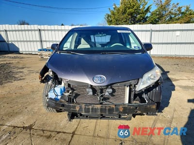 Piąte zdjęcie samochodu w środku: 2013 TOYOTA SIENNA L 7-PASSENGER VIN:5TDZK3DC7DS372641 - miniatura
