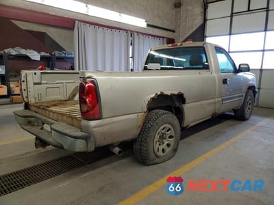 Trzecie zdjęcie samochodu z tyłu: 2005 CHEVROLET SILVERADO C1500 VIN:1GCEC14TX5Z318377 - miniatura