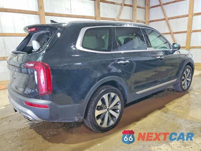 Trzecie zdjęcie samochodu z tyłu: 2022 KIA TELLURIDE S VIN:5XYP6DHC7NG240599 - miniatura