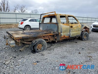 Trzecie zdjęcie samochodu z tyłu: 2004 CHEVROLET SILVERADO K2500 HEAVY DUTY VIN:1GCHK29UX4E350310 - miniatura