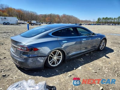 Trzecie zdjęcie samochodu z tyłu: 2013 TESLA MODEL S VIN:5YJSA1CN3DFP03442 - miniatura