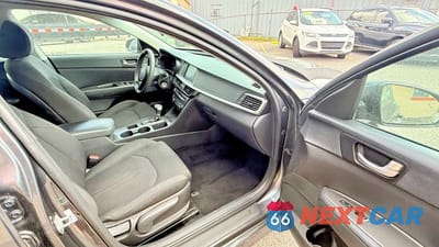 Piąte zdjęcie samochodu w środku: 2020 KIA OPTIMA LX VIN:5XXGT4L30LG413221 - miniatura