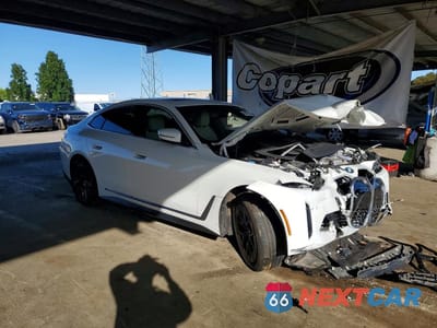 Czwarte zdjęcie samochodu z boku: 2024 BMW I4 EDRIVE 35 VIN:WBY43AW05RFS74809 - miniatura