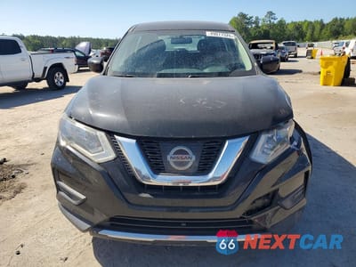 Piąte zdjęcie samochodu w środku: 2017 NISSAN ROGUE S VIN:JN8AT2MT4HW405383 - miniatura