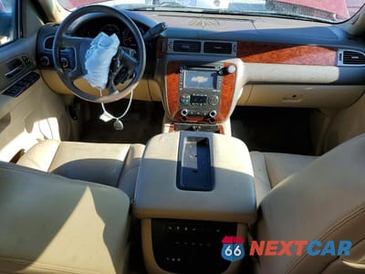 Zdjęcie 8 z 13 samochodu: 2013 CHEVROLET SUBURBAN K1500 LTZ VIN:1GNSKKE78DR211508 - miniatura
