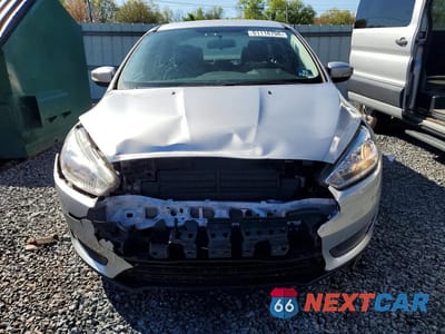 Piąte zdjęcie samochodu w środku: 2018 FORD FOCUS SE VIN:1FADP3F29JL306661 - miniatura