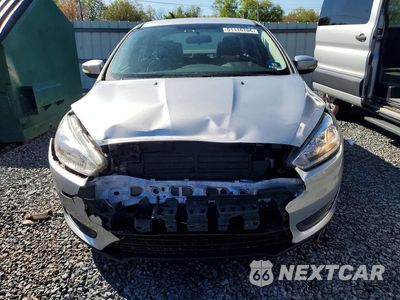 Piąte zdjęcie samochodu w środku: 2018 FORD FOCUS SE VIN:1FADP3F29JL306661 - miniatura