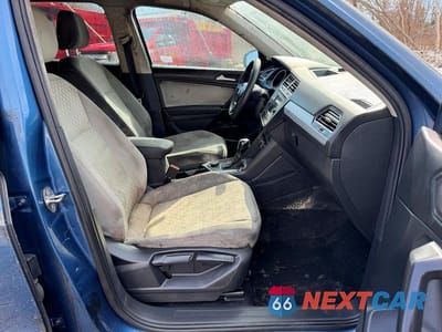 Piąte zdjęcie samochodu w środku: 2020 VOLKSWAGEN TIGUAN S VIN:3VV0B7AX7LM015922 - miniatura