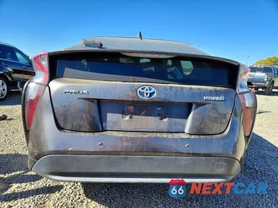 Zdjęcie 6 z 12 samochodu: 2016 TOYOTA PRIUS FOUR VIN:JTDKARFU7G3503635 - miniatura