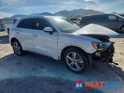 Czwarte zdjęcie samochodu z boku: 2020 AUDI Q3 PREMIUM S LINE VIN:WA1DECF30L1123747 - miniatura