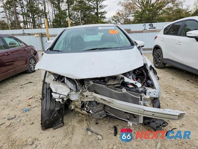 Piąte zdjęcie samochodu w środku: 2018 HONDA FIT LX VIN:3HGGK5H4XJM735825 - miniatura