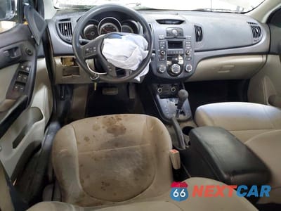 Zdjęcie 8 z 13 samochodu: 2010 KIA FORTE EX VIN:KNAFU4A25A5135613 - miniatura