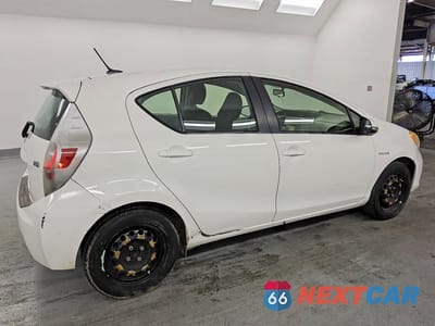 Trzecie zdjęcie samochodu z tyłu: 2012 TOYOTA PRIUS C THREE VIN:JTDKDTB38C1026463 - miniatura