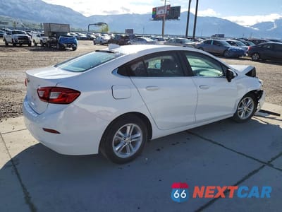 Trzecie zdjęcie samochodu z tyłu: 2018 CHEVROLET CRUZE LT VIN:1G1BE5SM5J7180844 - miniatura