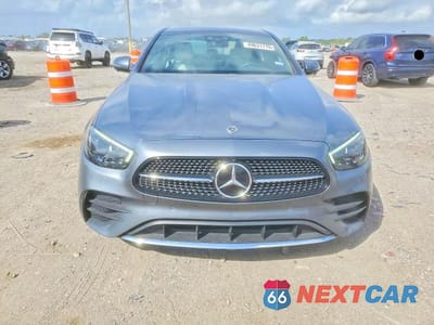 Piąte zdjęcie samochodu w środku: 2021 MERCEDES-BENZ E 350 VIN:W1KZF8DB5MA986860 - miniatura