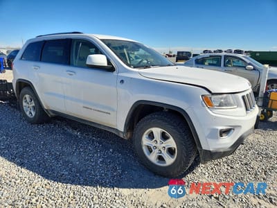 Czwarte zdjęcie samochodu z boku: 2016 JEEP GRAND CHEROKEE LAREDO VIN:1C4RJFAG3GC404051 - miniatura