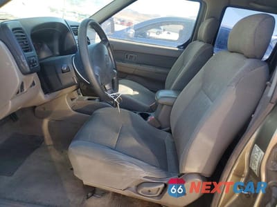 Zdjęcie 7 z 11 samochodu: 2001 NISS FRONTIER XE VIN:1N6ED27TX1C315357 - miniatura