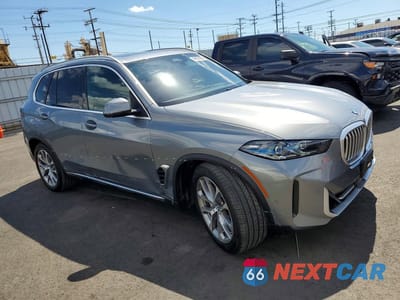 Czwarte zdjęcie samochodu z boku: 2025 BMW X5 SDRIVE 40I VIN:5UX13EU06S9Y91024 - miniatura