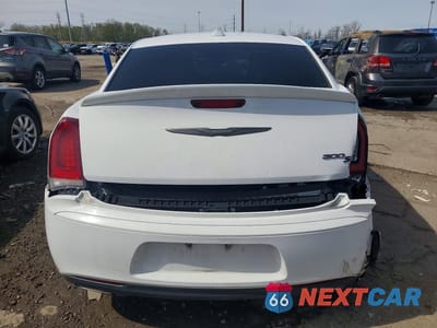 Zdjęcie 6 z 12 samochodu: 2016 CHRYSLER 300 S VIN:2C3CCABG0GH269906 - miniatura