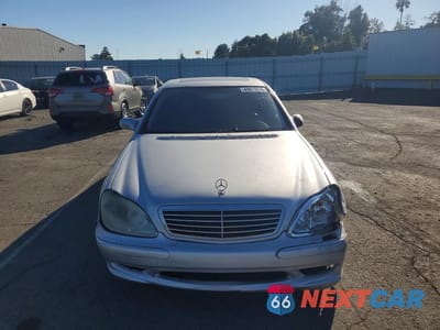 Piąte zdjęcie samochodu w środku: 2002 MERCEDES-BENZ S 500 VIN:WDBNG75J22A285145 - miniatura
