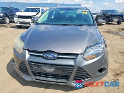 Piąte zdjęcie samochodu w środku: 2014 FORD FOCUS TITANIUM VIN:1FADP3J21EL116950 - miniatura