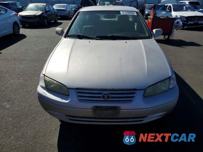 Piąte zdjęcie samochodu w środku: 1999 TOYOTA CAMRY CE VIN:4T1BG22KXXU516749 - miniatura
